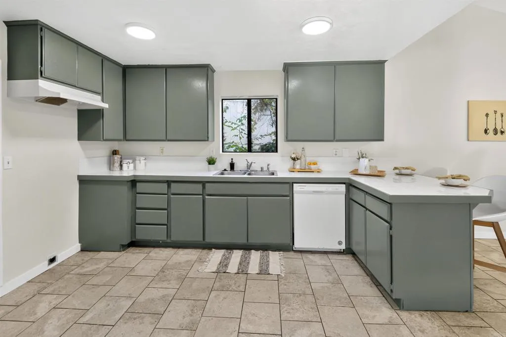 https://cdn.realtyfeed.com/cdn/127/306781265/24b72b8002dcc066b73bb6f6f4b24e52.webp
