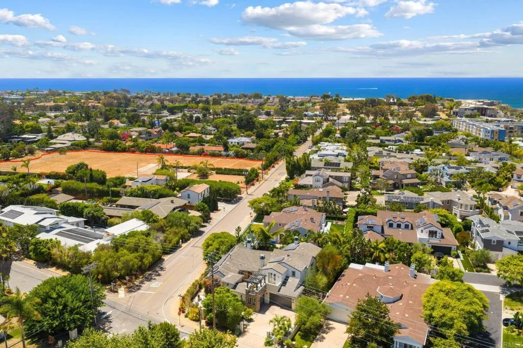 https://cdn.realtyfeed.com/cdn/127/306781481/7e8aadf64751f50eca25b0e80b67ef19.webp