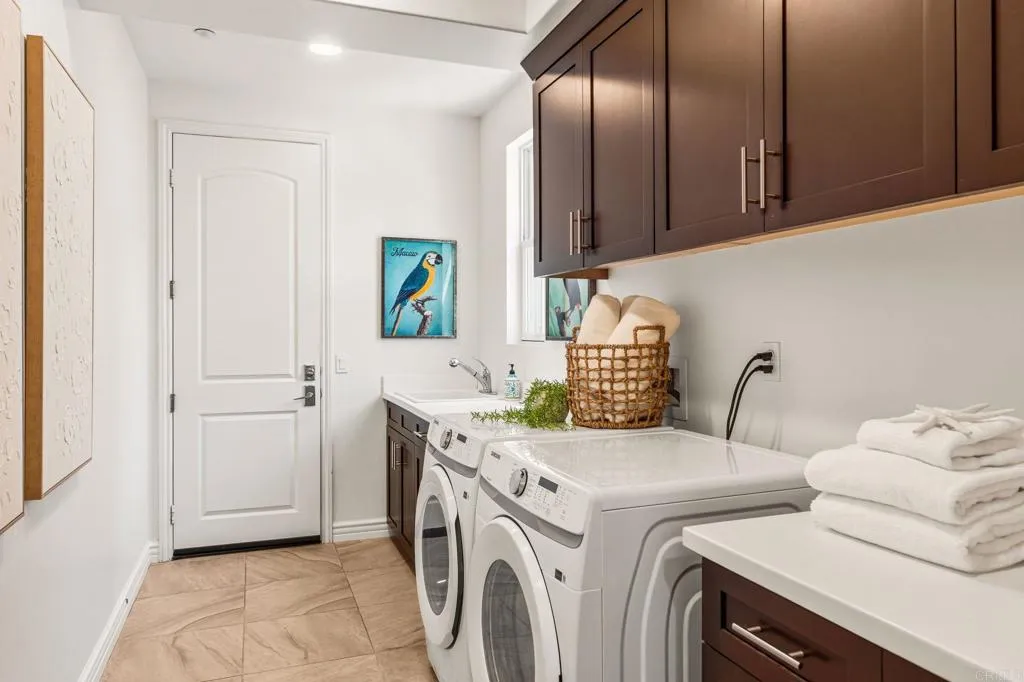 https://cdn.realtyfeed.com/cdn/127/306781481/c4b796f766a5a49fe9a80288aa0ffc0f.webp