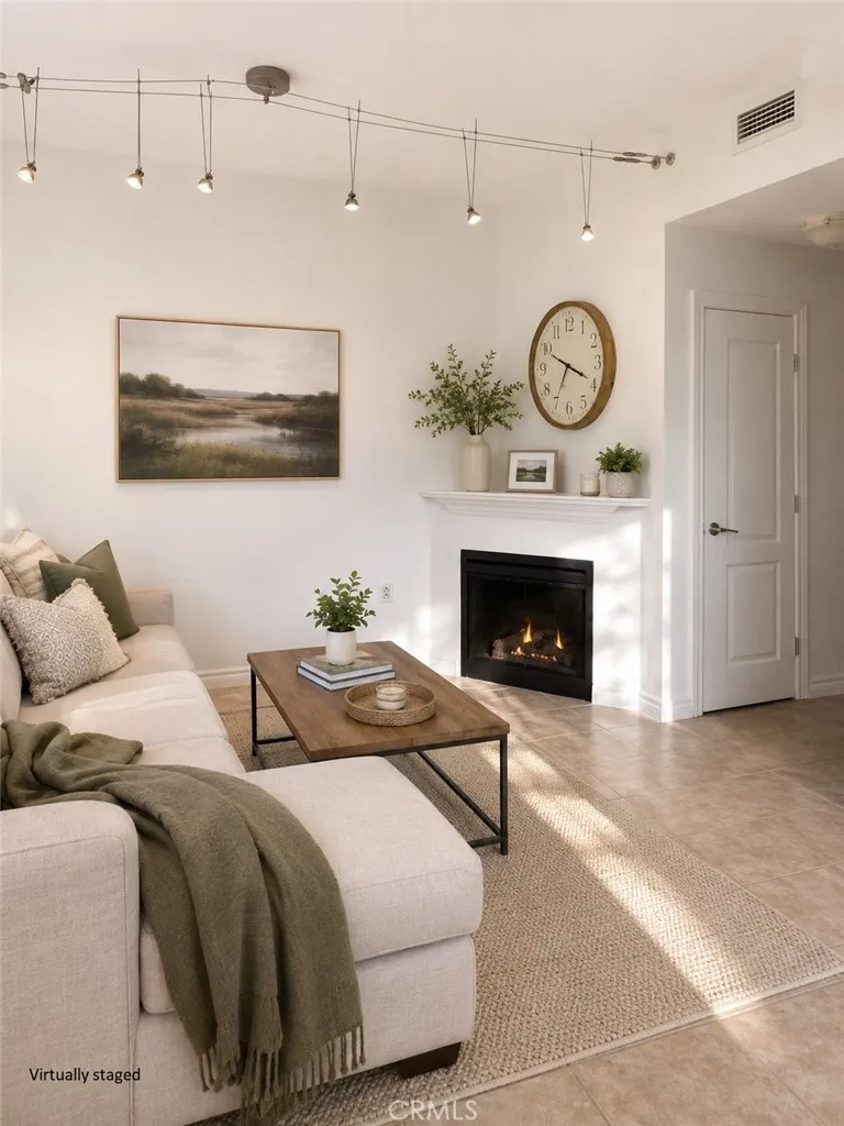 Photo #1: TR26166112 Listing: Photo #1
