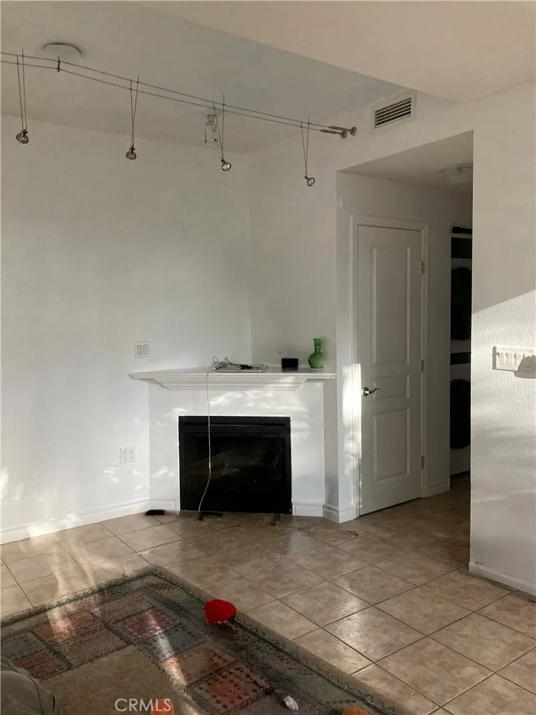 Photo #2: TR26166112 Listing: Photo #2