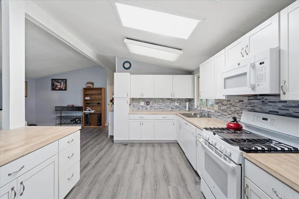 https://cdn.realtyfeed.com/cdn/127/306781528/c67bef15329431ba404ad2845b65aa53.webp
