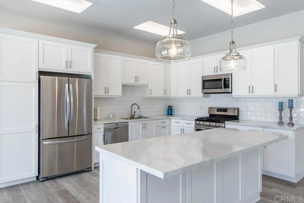 https://cdn.realtyfeed.com/cdn/127/306781653/4694537186a796d264d55b280c5732a1.webp
