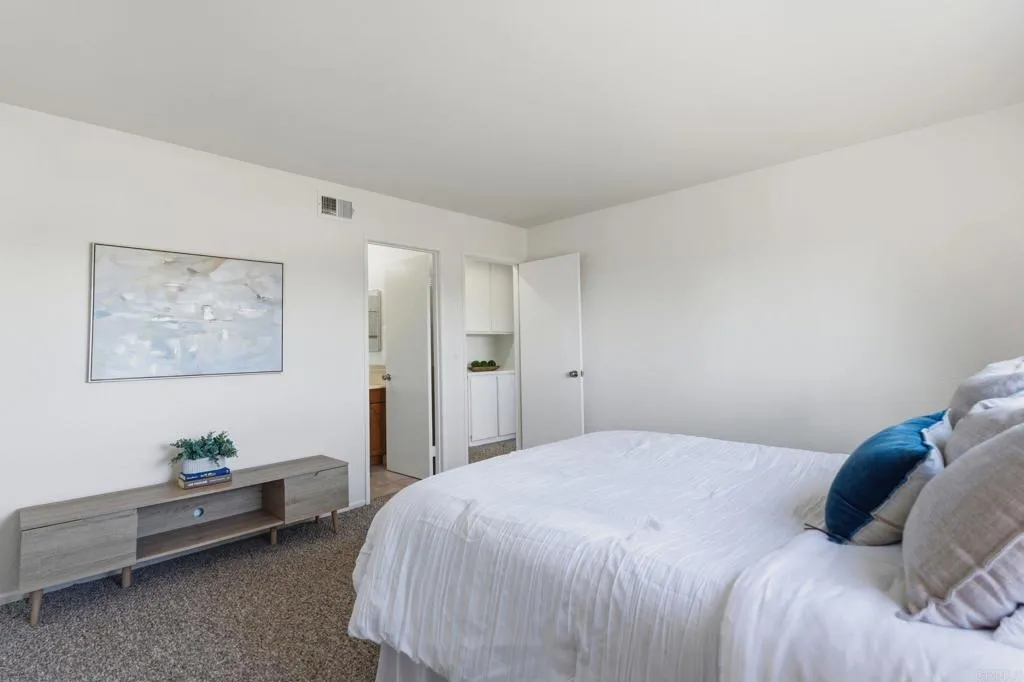 https://cdn.realtyfeed.com/cdn/127/306781658/1d59cdd862dca49db874c957299cbca4.webp