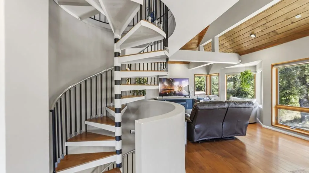 https://cdn.realtyfeed.com/cdn/127/306781708/41baadb477027327abc66efe3271f39a.webp