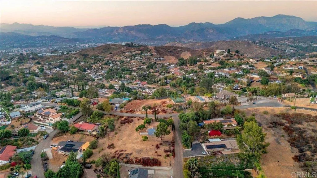https://cdn.realtyfeed.com/cdn/127/306781719/8cedce02bc5639644e2d2b0a27434728.webp
