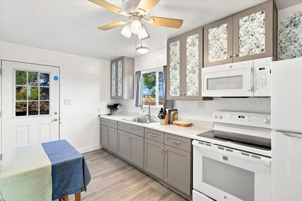 https://cdn.realtyfeed.com/cdn/127/306781719/f0bca51352ae0cdd66425fd01a481249.webp