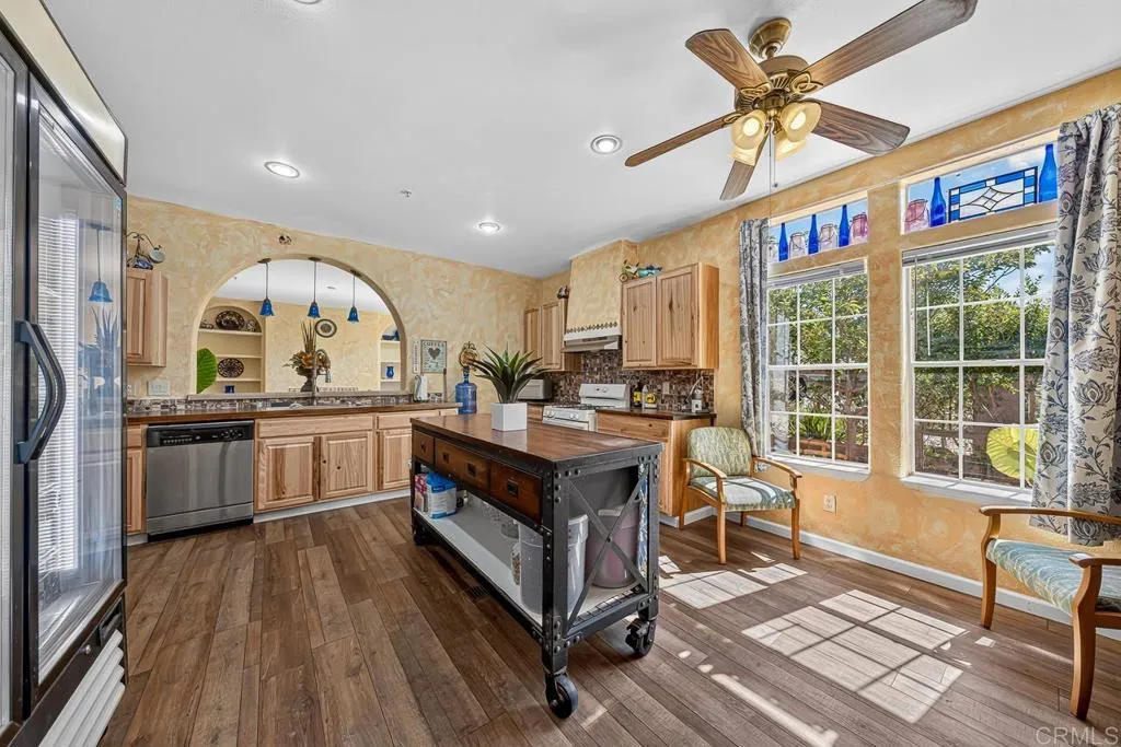 https://cdn.realtyfeed.com/cdn/127/306781767/227e37d79329a82f424e8a5a944bb80a.webp