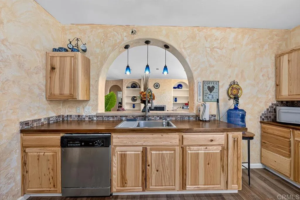 https://cdn.realtyfeed.com/cdn/127/306781767/656853679be01190f58e5a2fad98dfc9.webp