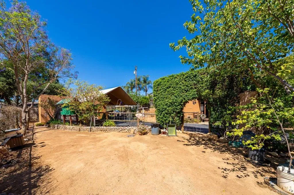 https://cdn.realtyfeed.com/cdn/127/306781767/757927ea6fd25b135be1dc24647eb5d7.webp