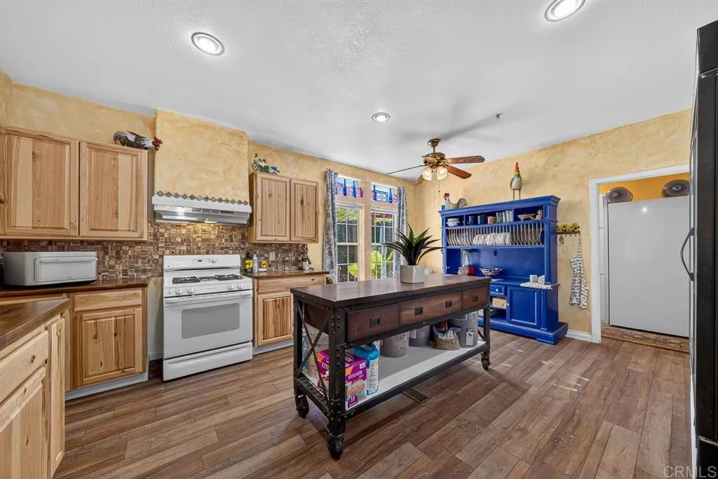https://cdn.realtyfeed.com/cdn/127/306781767/90e2954d522f9f6265f8f71dc246ae35.webp