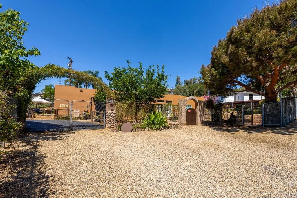 https://cdn.realtyfeed.com/cdn/127/306781767/bda8204e3bcff5c09af7384cd684161d.webp