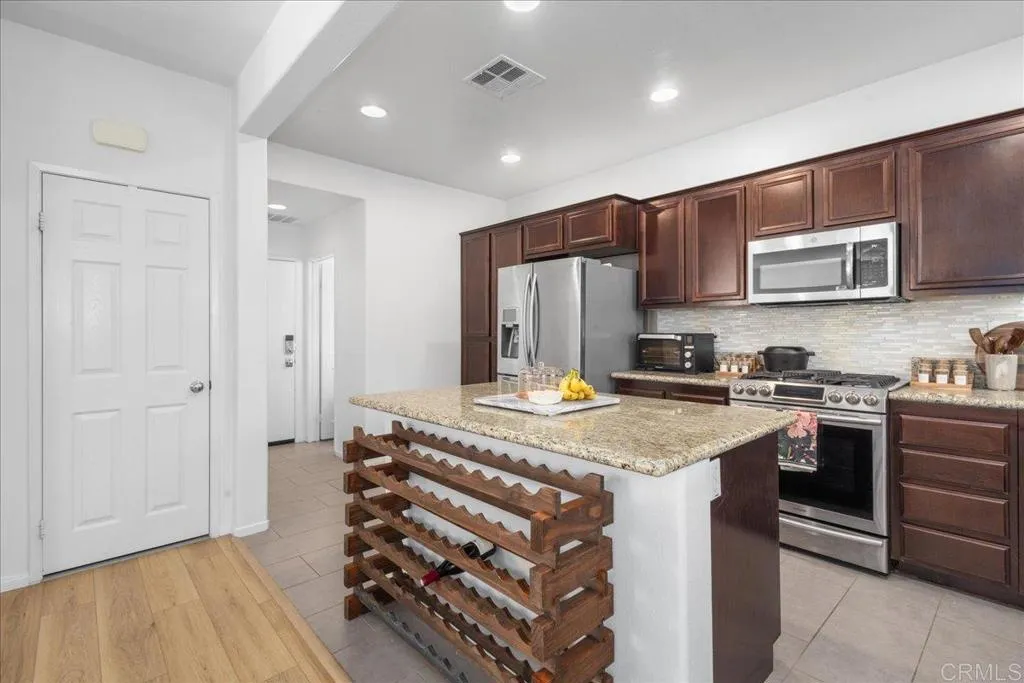 https://cdn.realtyfeed.com/cdn/127/306781886/808f7210f74ab518811c4bd1e0da9c98.webp