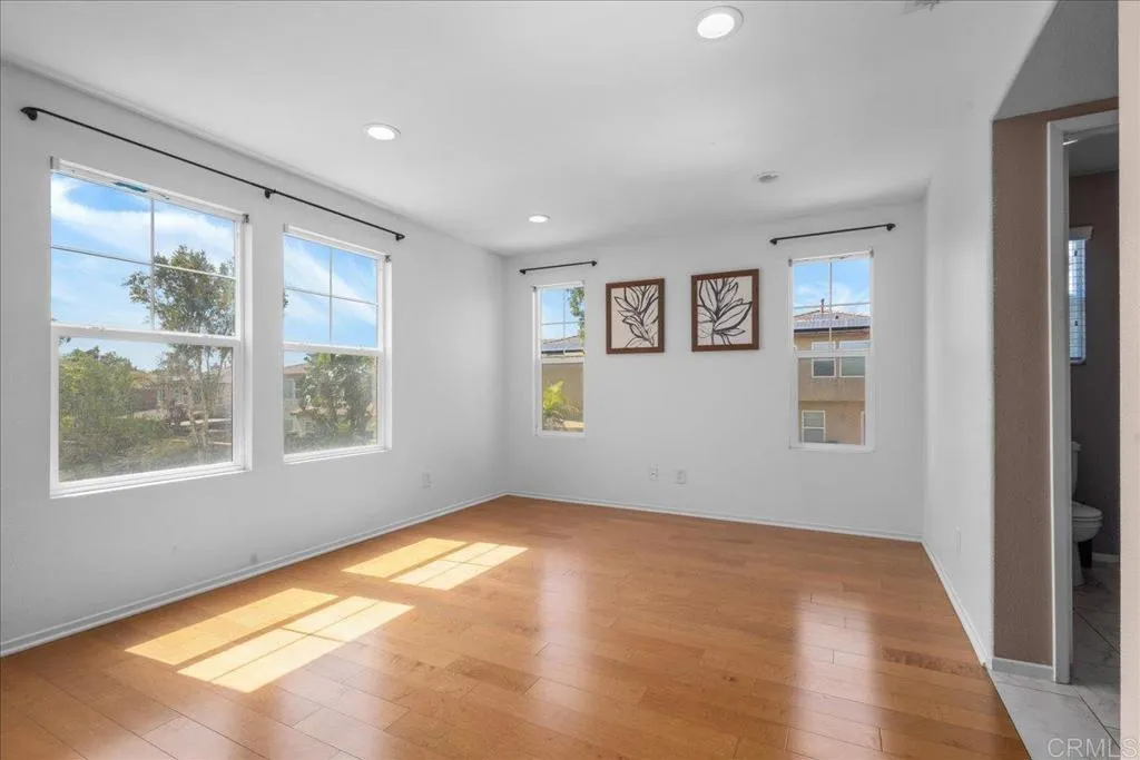 https://cdn.realtyfeed.com/cdn/127/306781886/eb7568f7e25eececf4b22f2f1e6f7e7f.webp