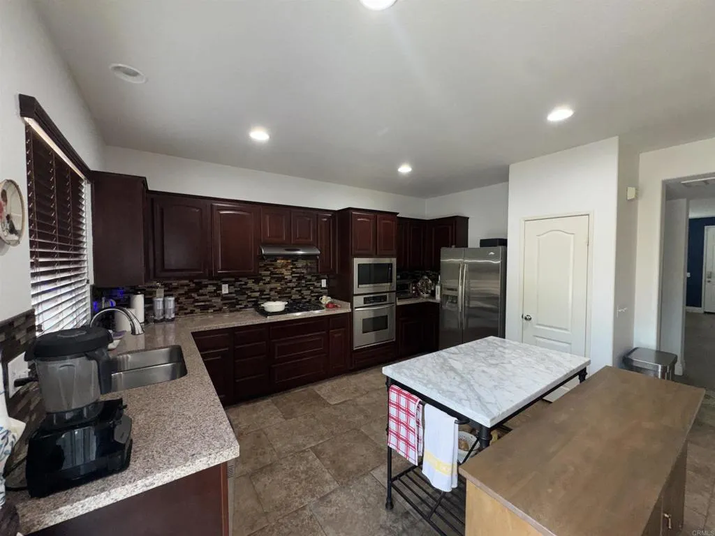 https://cdn.realtyfeed.com/cdn/127/306782112/29dc1b24a2c64e258aa9f1758d384e50.webp