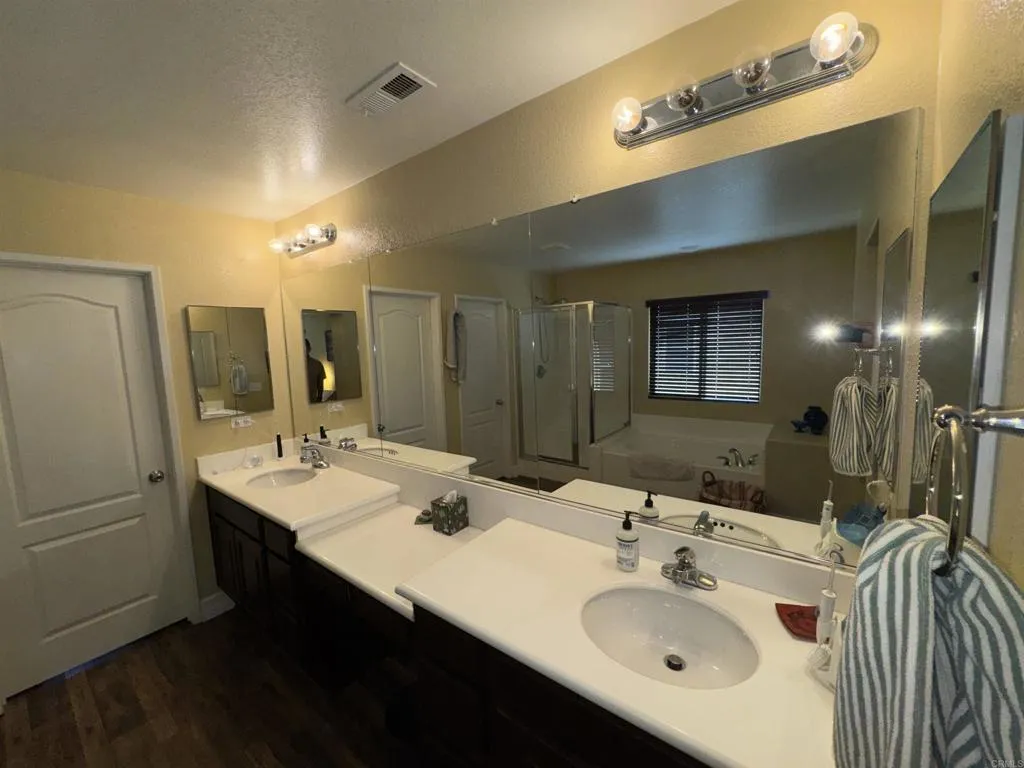 https://cdn.realtyfeed.com/cdn/127/306782112/96de92c00fe6de9129da9627d27ea12d.webp