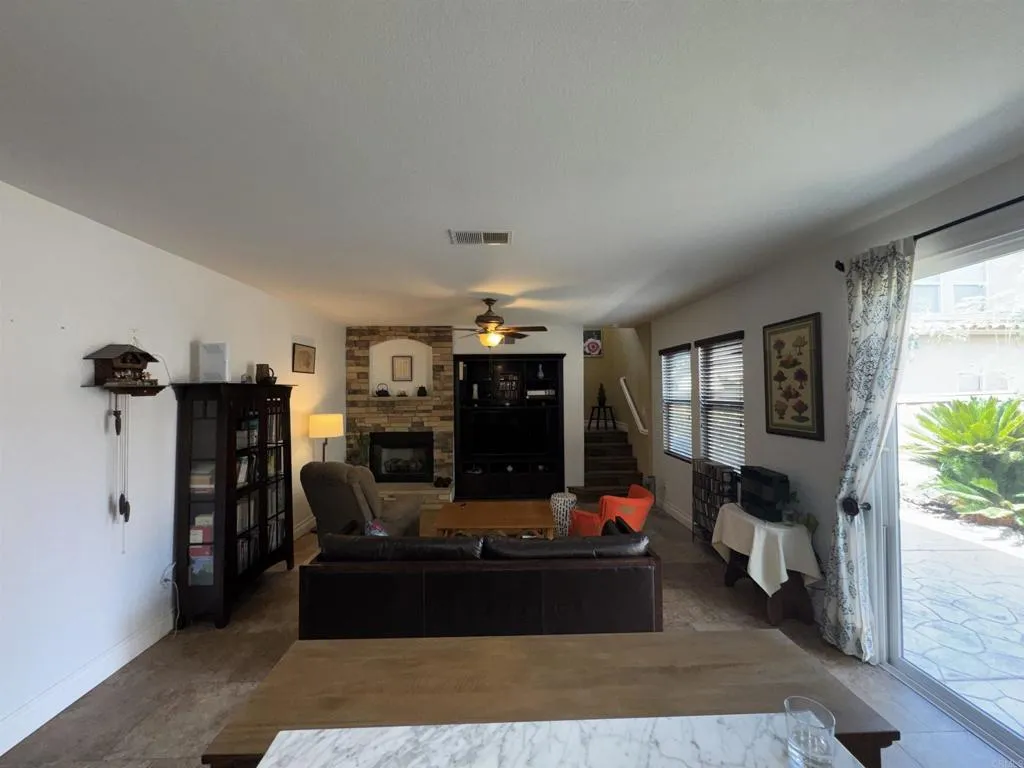 https://cdn.realtyfeed.com/cdn/127/306782112/cf62ebaeceaef8ce50ee3f29189608c9.webp