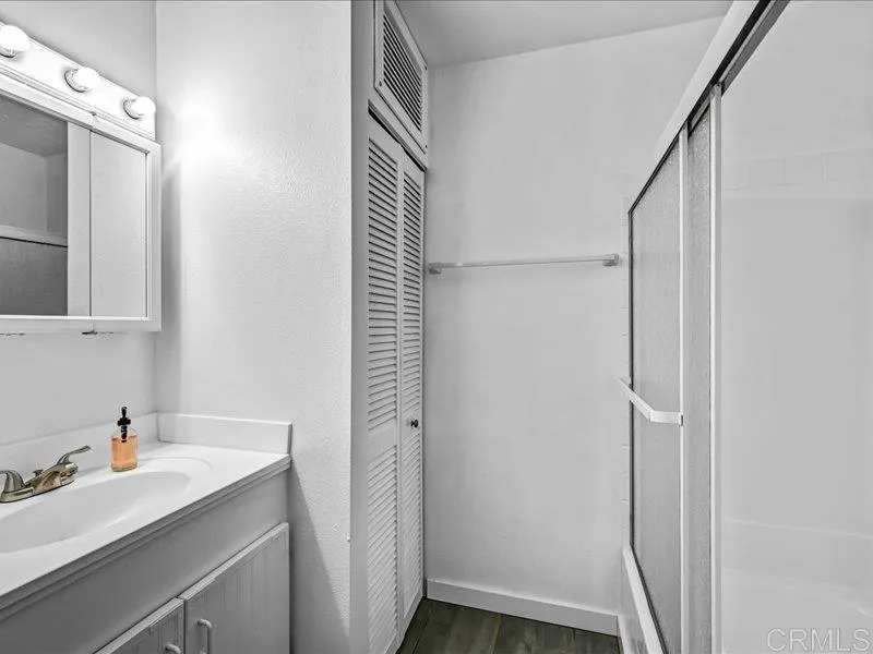 https://cdn.realtyfeed.com/cdn/127/306782175/4dcf993fe4bd492bbfad24141232245e.webp