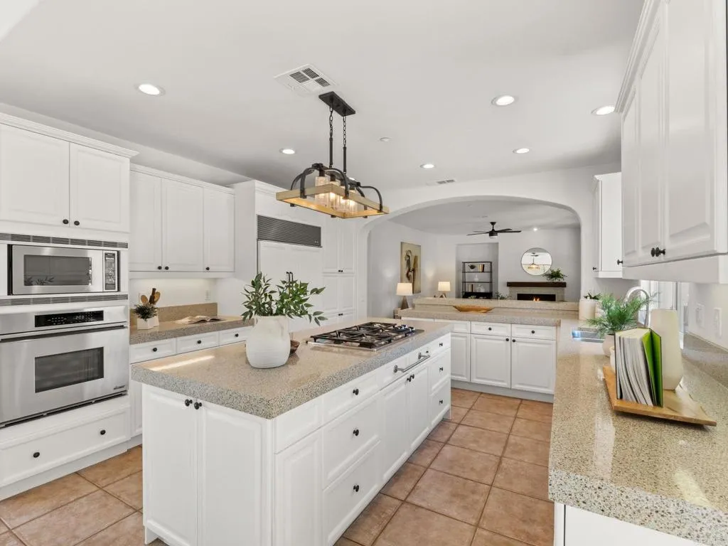 https://cdn.realtyfeed.com/cdn/127/306782176/085f6932d0ca4652c669bee38859e2bd.webp