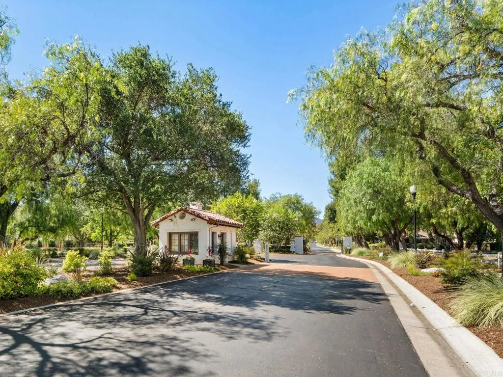 https://cdn.realtyfeed.com/cdn/127/306782176/bbec9f929b5fd249ffcd054a0c6d48c0.webp