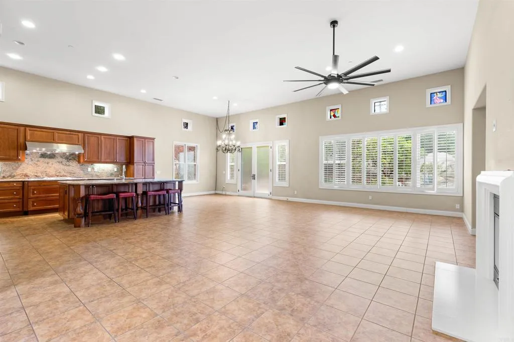 https://cdn.realtyfeed.com/cdn/127/306782184/77bf29a6468b6551b8ac47f17c5e1855.webp
