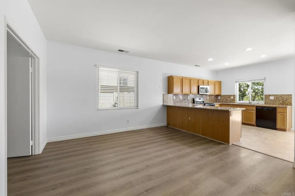 https://cdn.realtyfeed.com/cdn/127/306782192/b49236e8e49ae25566aebc4ff60cfc3b.webp