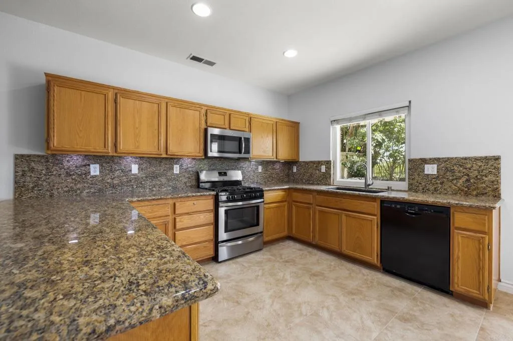 https://cdn.realtyfeed.com/cdn/127/306782192/b92b5403a3607a27d28463662add18bc.webp