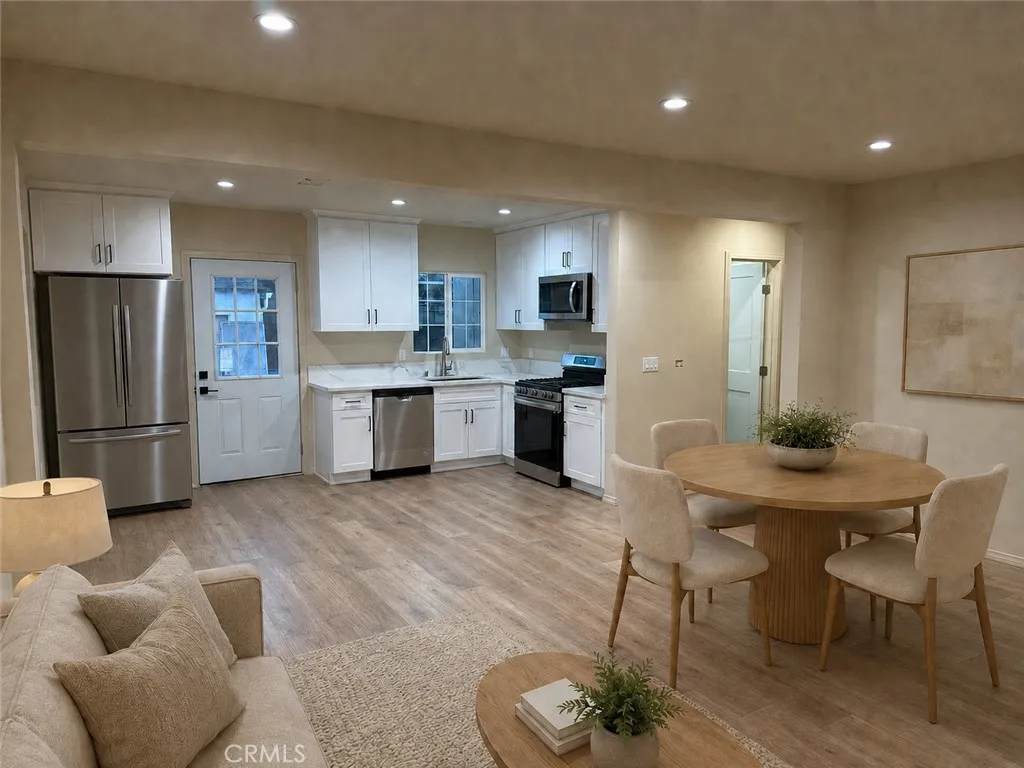 Los Angeles, CA 91352
