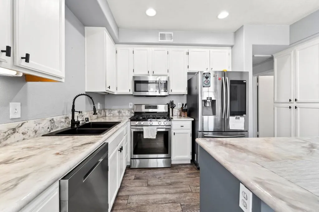 https://cdn.realtyfeed.com/cdn/127/306782289/04e37fd6f3185a86cd4f018f29f780d5.webp