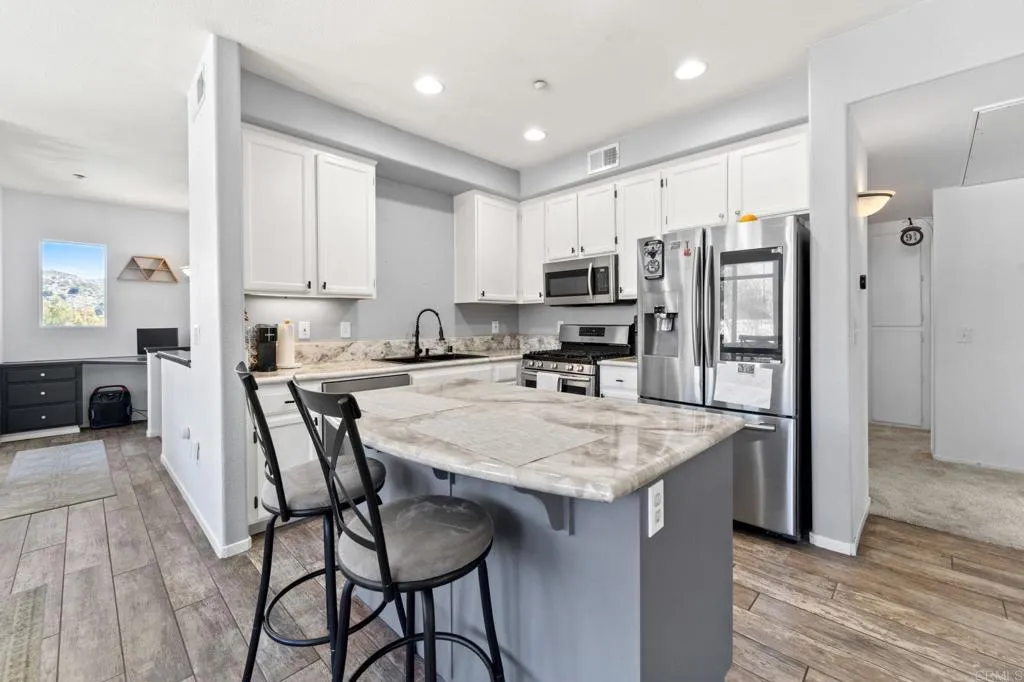 https://cdn.realtyfeed.com/cdn/127/306782289/404aef32bde81ca20b95cb9776e48142.webp