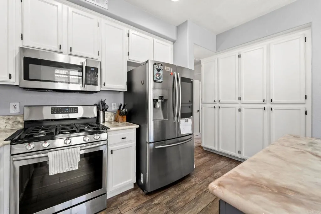 https://cdn.realtyfeed.com/cdn/127/306782289/47e6d2d7f0b579a2767838b4e09d5a44.webp