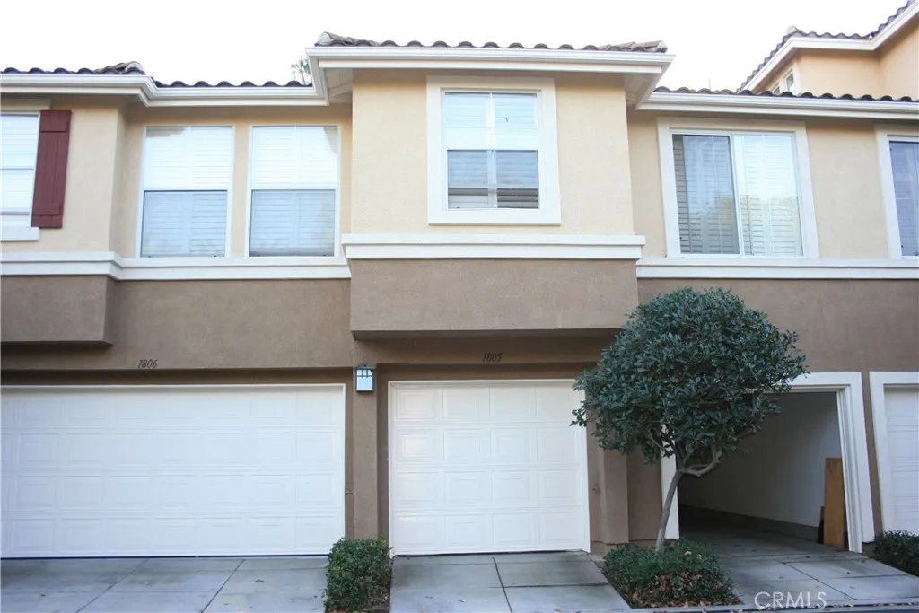 1805 Crescent Oak