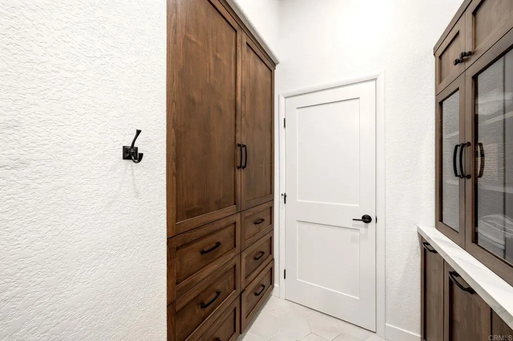 https://cdn.realtyfeed.com/cdn/127/306782362/8ff34e45cd1af89787b6fb52b55d6bfc.webp
