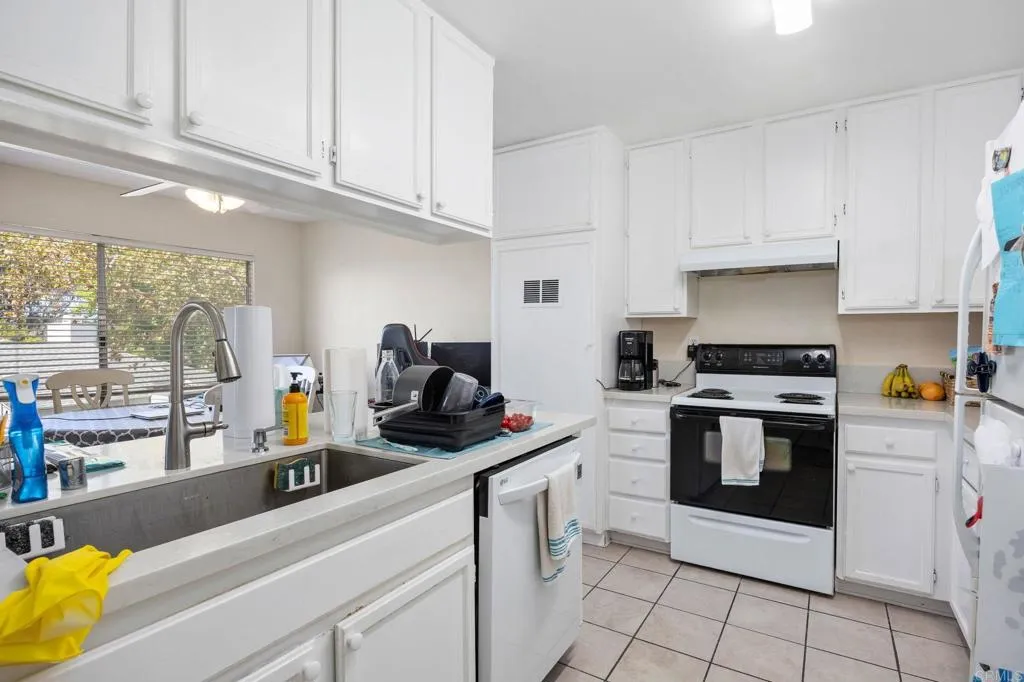 https://cdn.realtyfeed.com/cdn/127/306782409/881b468c322d9d5c19c0510e13f2c119.webp