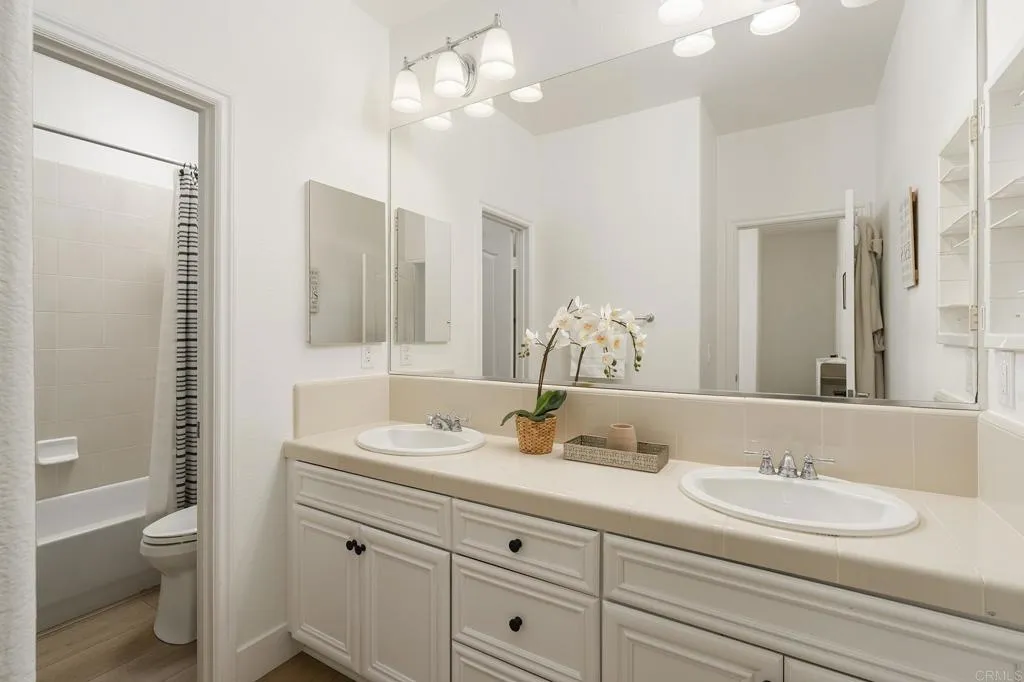 https://cdn.realtyfeed.com/cdn/127/306782477/35dda256af12c6d30d16df0adc25f265.webp