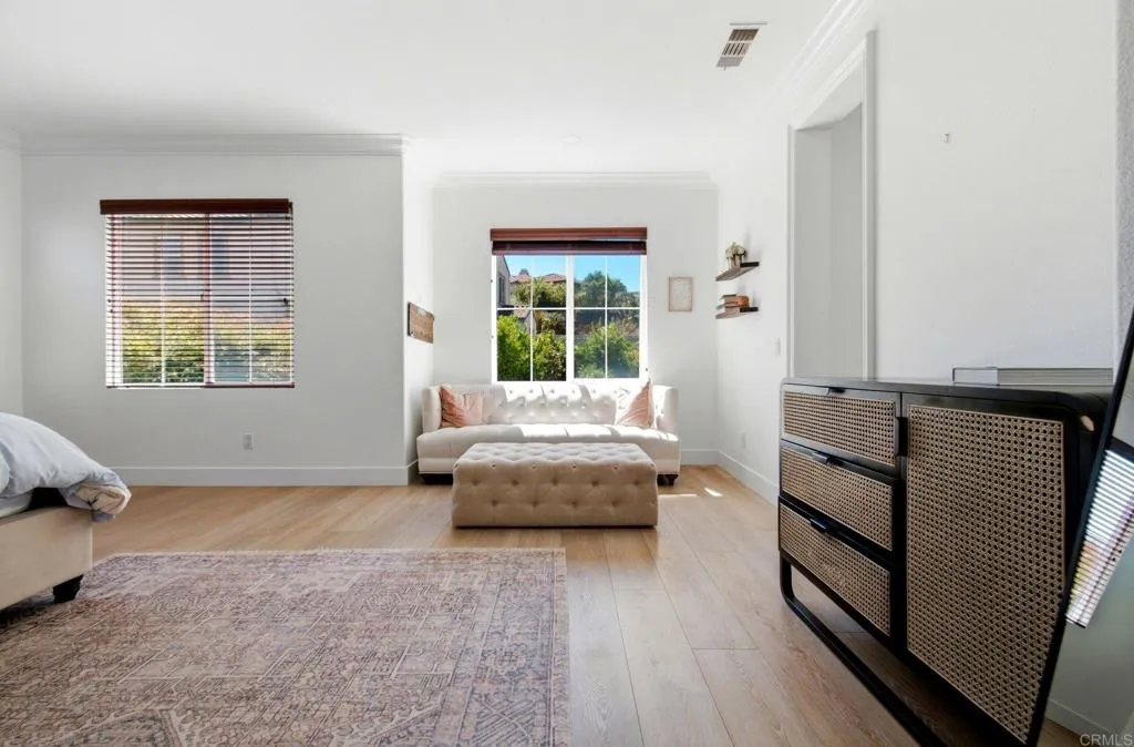 https://cdn.realtyfeed.com/cdn/127/306782477/8fbfd3aba74940de23a244f041e053a0.webp