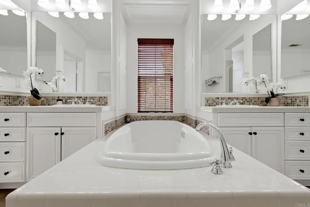https://cdn.realtyfeed.com/cdn/127/306782477/e05c79eba4684a25011698312180de3c.webp