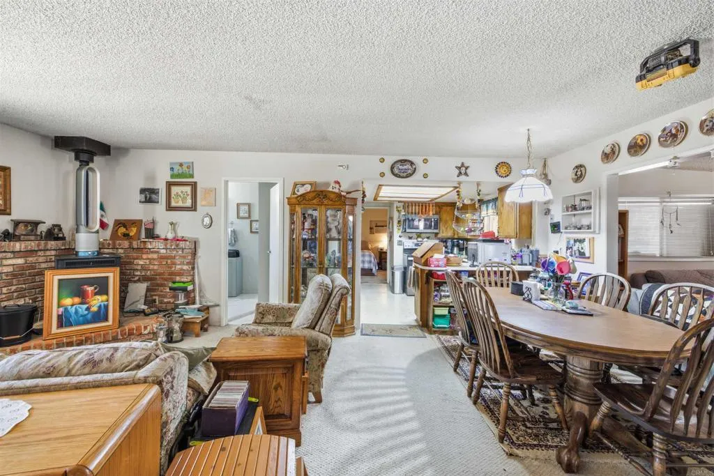 https://cdn.realtyfeed.com/cdn/127/306782526/2c7ef0f3d4cf8882f3cf837aefcdeb14.webp
