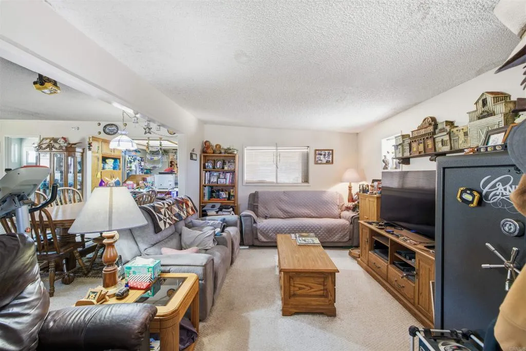 https://cdn.realtyfeed.com/cdn/127/306782526/9b30a87f946ae0b33c8a452d6fb76aa5.webp
