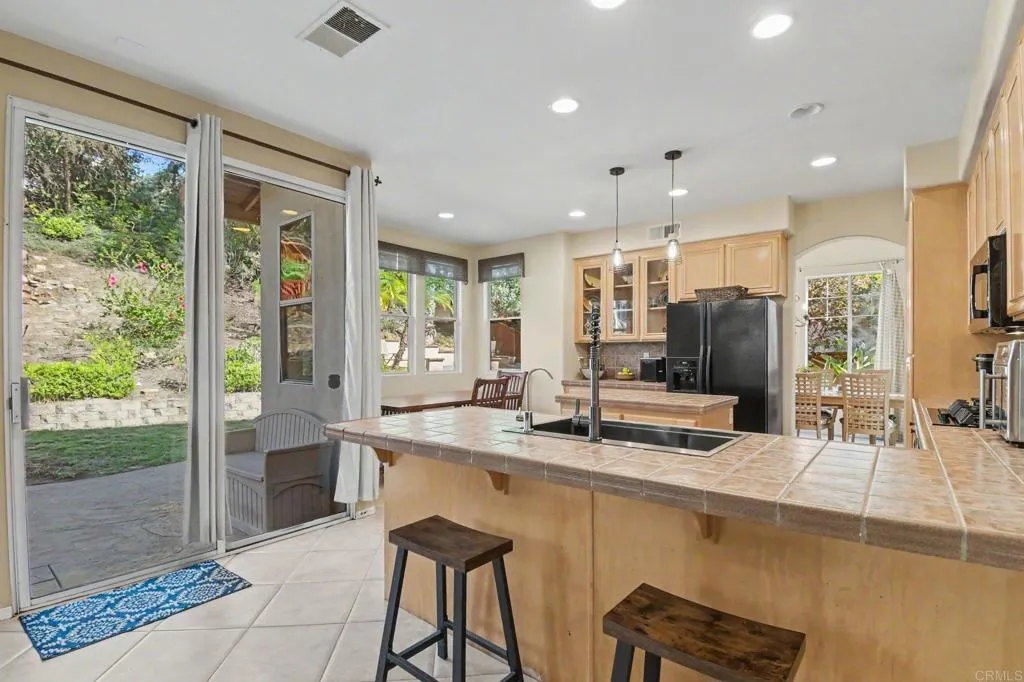 https://cdn.realtyfeed.com/cdn/127/306782543/665d7cab926c83aca704af43d99a40c6.webp