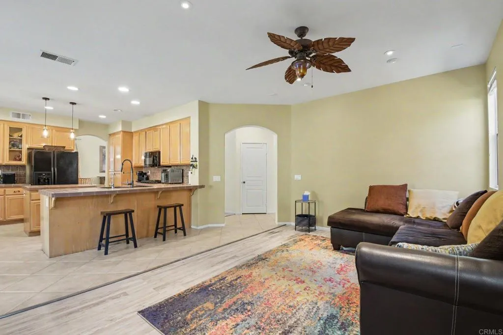 https://cdn.realtyfeed.com/cdn/127/306782543/71123e1dbbac68452a8b3ebce353f9f4.webp