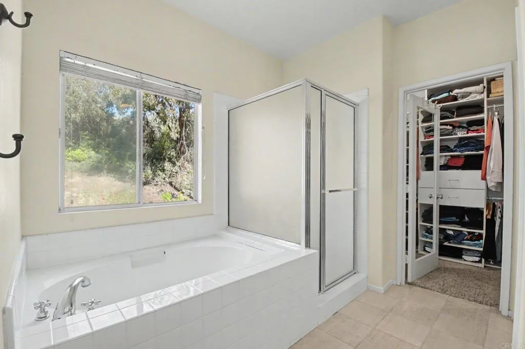 https://cdn.realtyfeed.com/cdn/127/306782543/e50cfa9efd179dd52c2c6056e68d2e49.webp