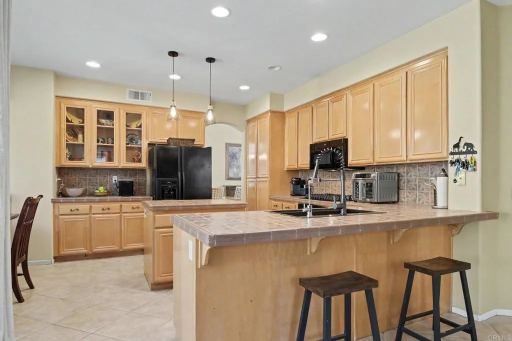 https://cdn.realtyfeed.com/cdn/127/306782543/fb625cf1e5ec168217018c9c9946f114.webp