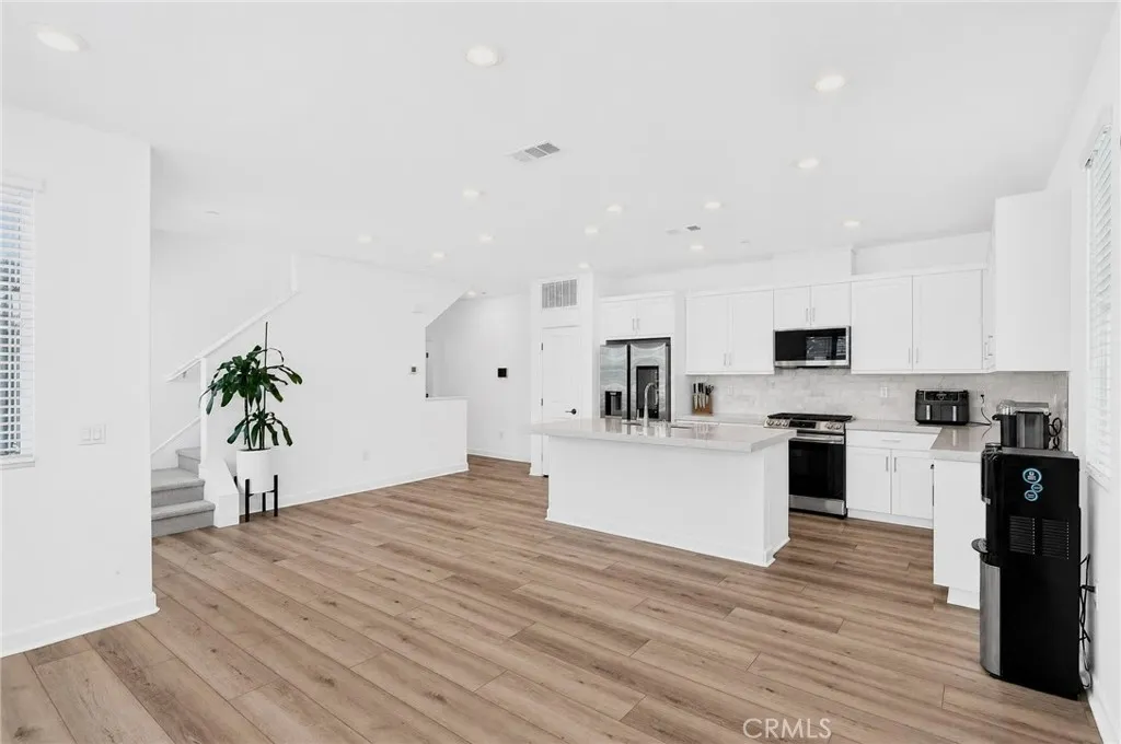 https://cdn.realtyfeed.com/cdn/127/306782625/157363ae44a0be6985f79b62fd1a259e.webp