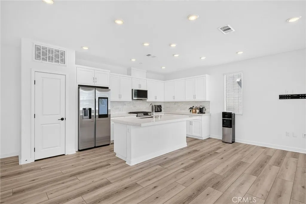 https://cdn.realtyfeed.com/cdn/127/306782625/1988fd66e5f916bfeb24f113adf4013f.webp