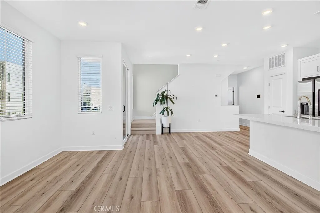 https://cdn.realtyfeed.com/cdn/127/306782625/4b6d1b3a4e064132eb45d5275199a5af.webp