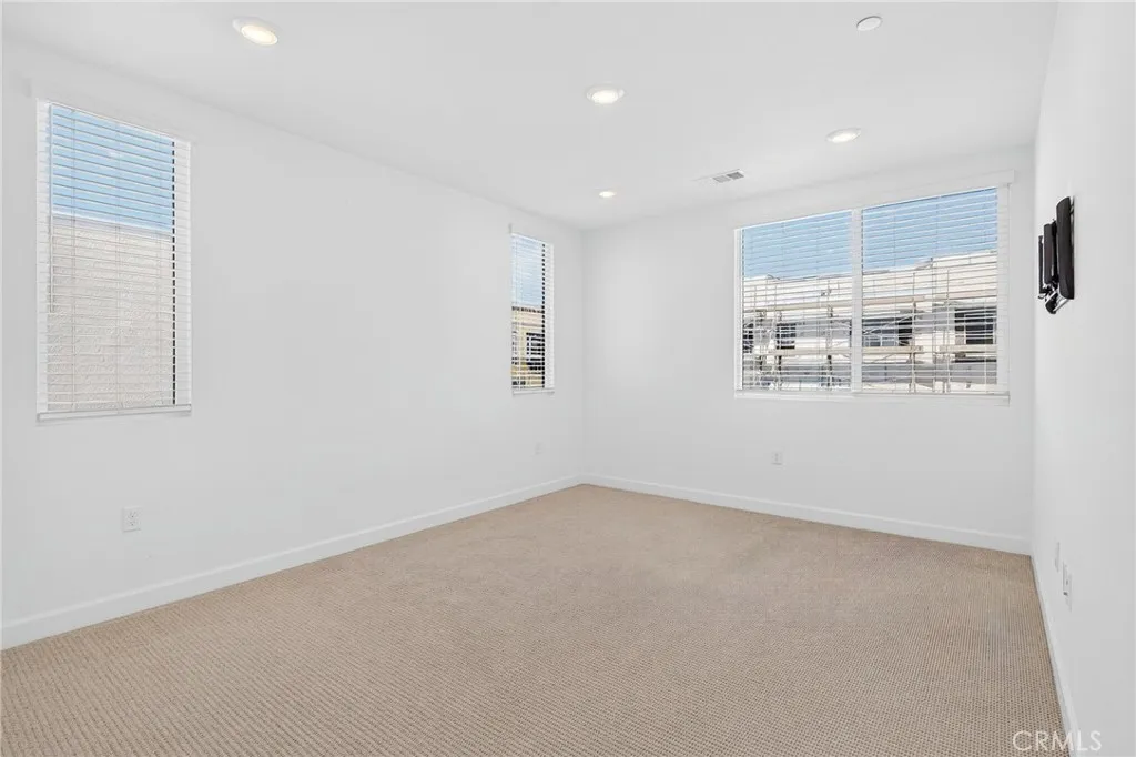 https://cdn.realtyfeed.com/cdn/127/306782625/6c2b5d91090da4ada41411ce8598d319.webp