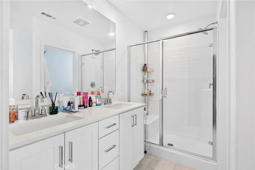 https://cdn.realtyfeed.com/cdn/127/306782625/6ccfed95ad9e79299368723780cdd829.webp