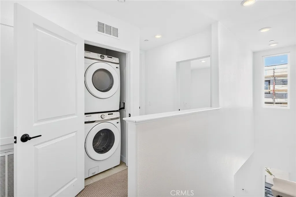 https://cdn.realtyfeed.com/cdn/127/306782625/7dcf5f0d1985d38aa2cc14633d5b9d96.webp