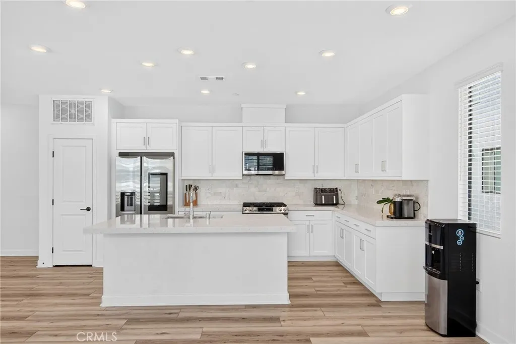 https://cdn.realtyfeed.com/cdn/127/306782625/8bf5459fccafc8ae282f18e23fcdb7aa.webp